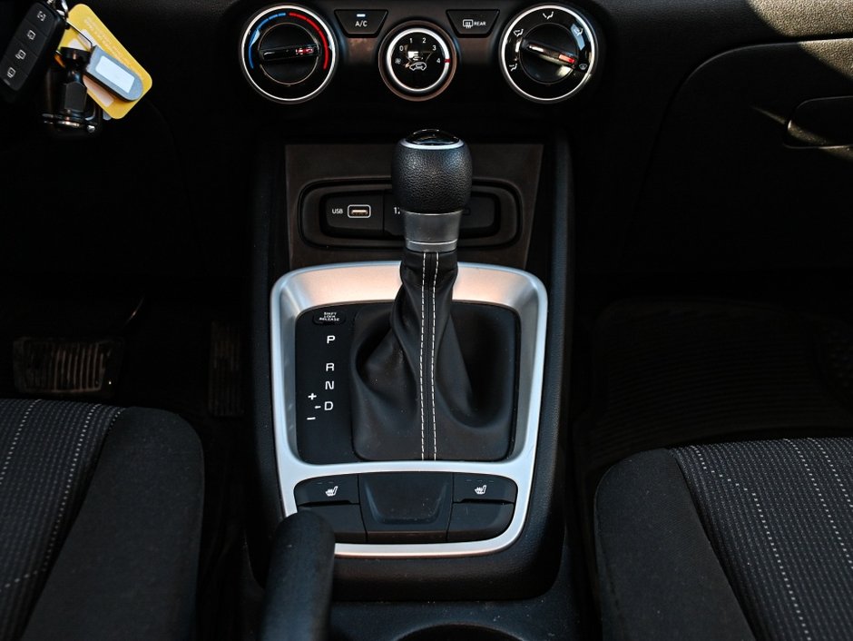 Hyundai Venue Essential 2022-21