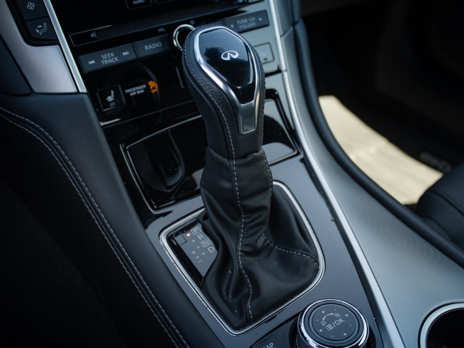 2021 Infiniti Q60 LUXE-23