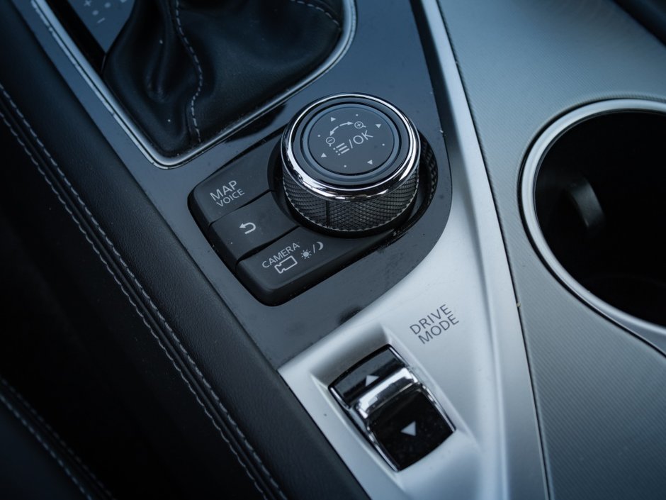 2021 Infiniti Q60 LUXE-24