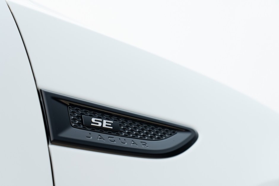 Jaguar E-PACE R-Dynamic SE 2019-18