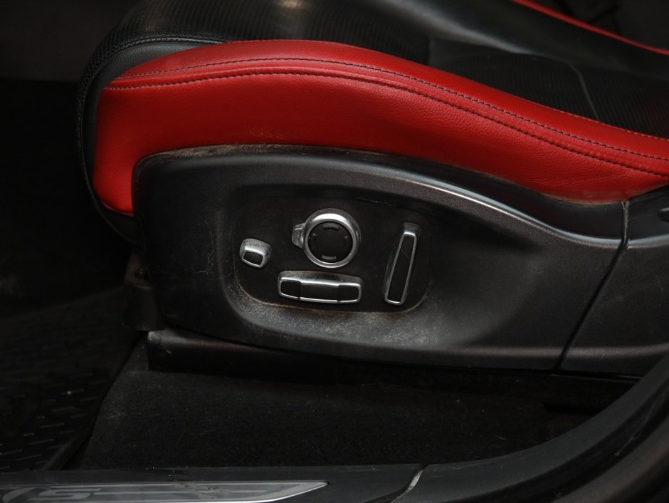 2018 Jaguar F-PACE S-11