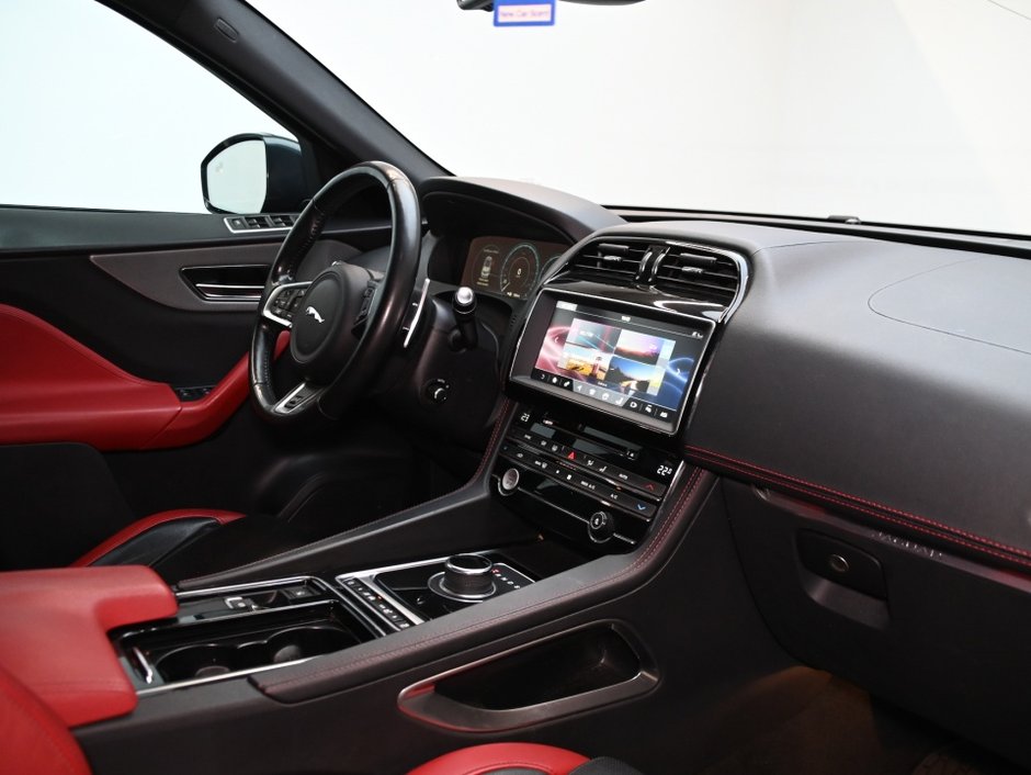 2018 Jaguar F-PACE S-17