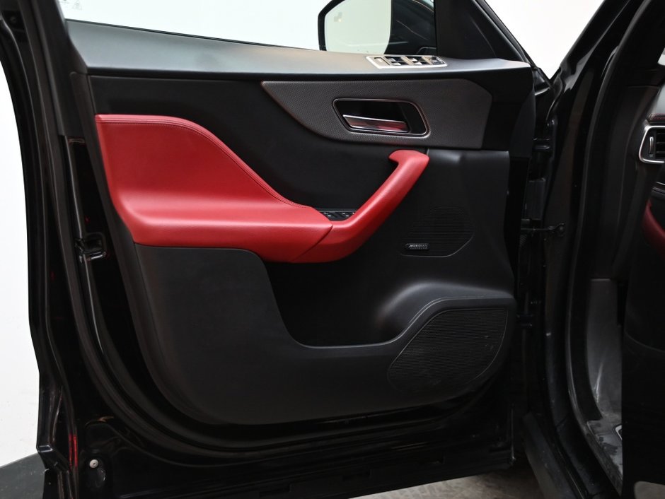 2018 Jaguar F-PACE S-8