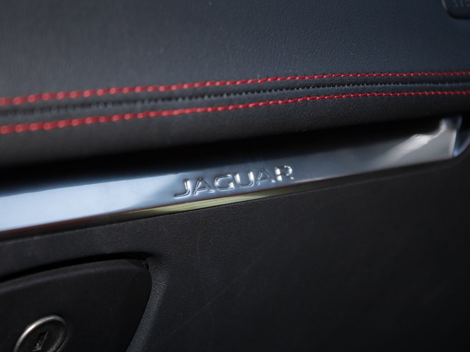 2020 Jaguar F-PACE R-Sport-25
