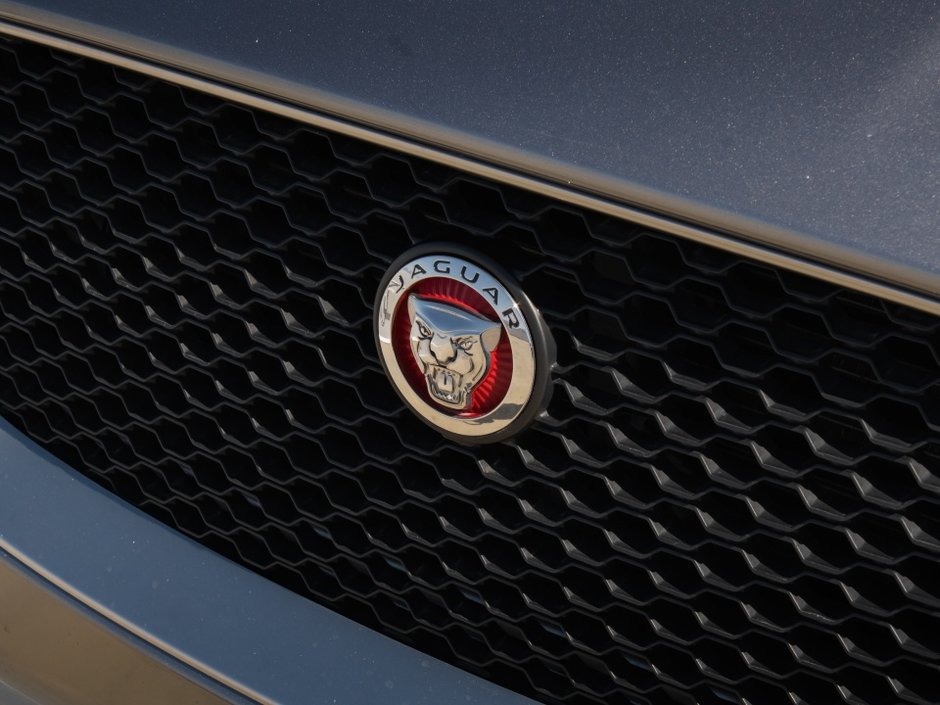 2020 Jaguar F-PACE R-Sport-31
