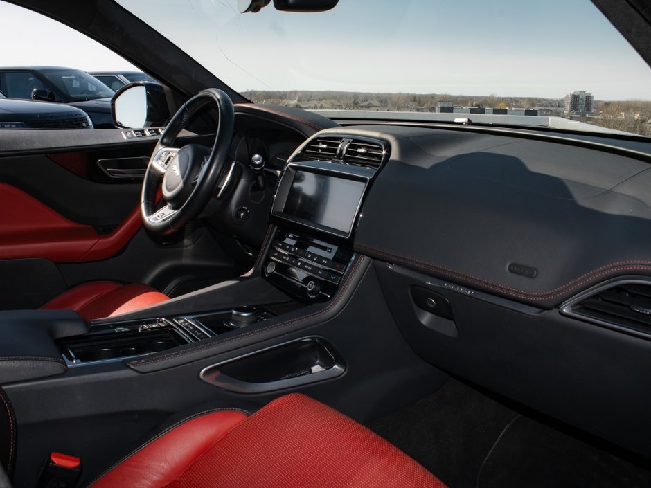 2020 Jaguar F-PACE R-Sport-29