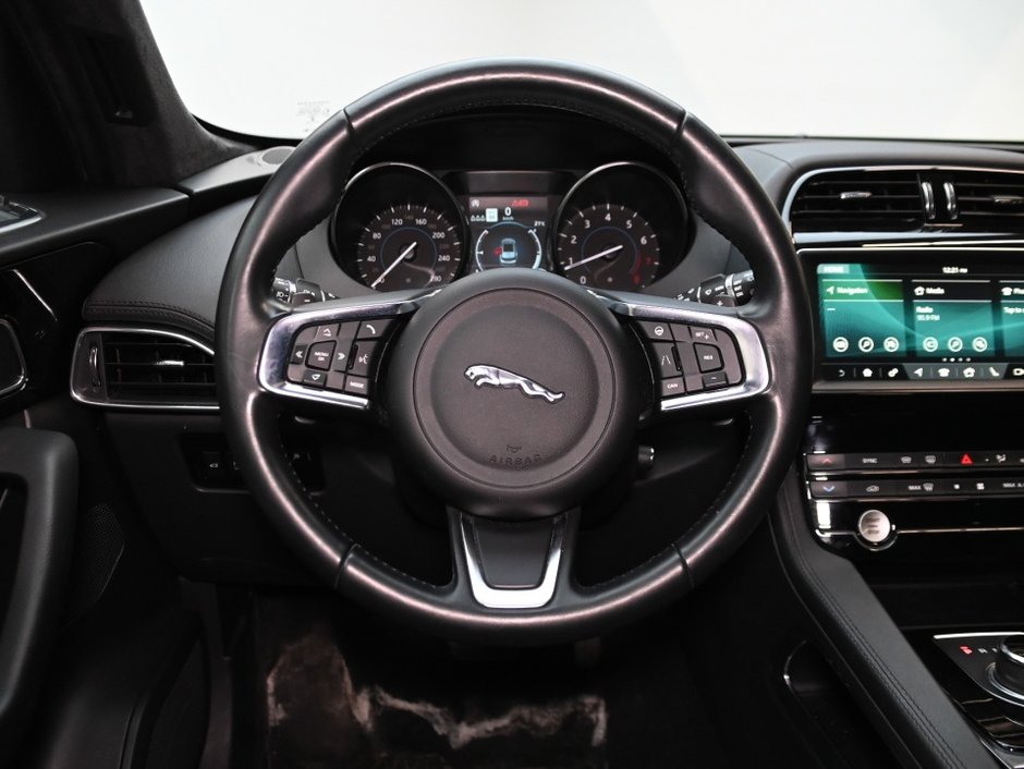 2020 Jaguar F-PACE Prestige-15