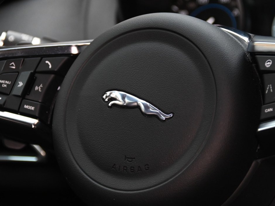 2020 Jaguar F-PACE Prestige-26