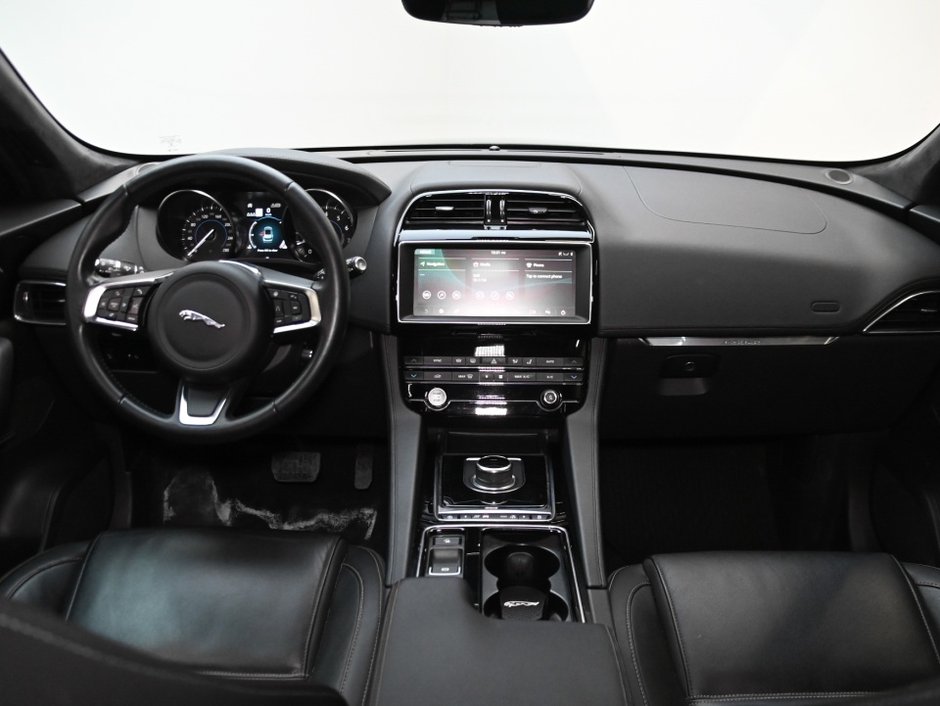 2020 Jaguar F-PACE Prestige-13