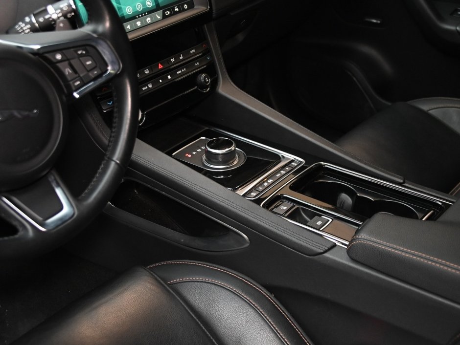2020 Jaguar F-PACE Prestige-12