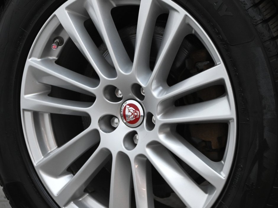 2020 Jaguar F-PACE Prestige-30