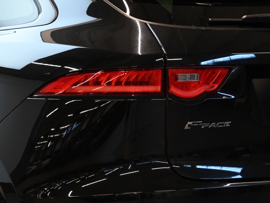 Jaguar F-PACE 300 Sport 2020-28