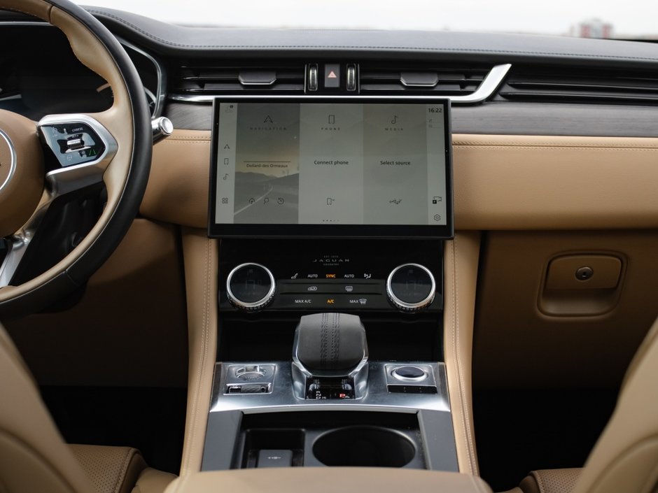 2021 Jaguar F-PACE P250 S-17