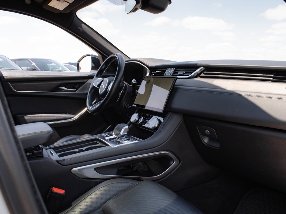 2021 Jaguar F-PACE P250 S-27