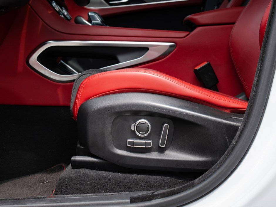 2021 Jaguar F-PACE P550 SVR-11
