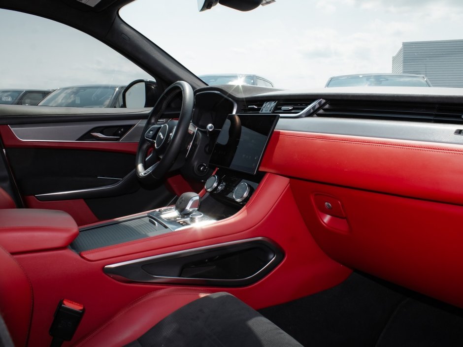 2021 Jaguar F-PACE P550 SVR-30