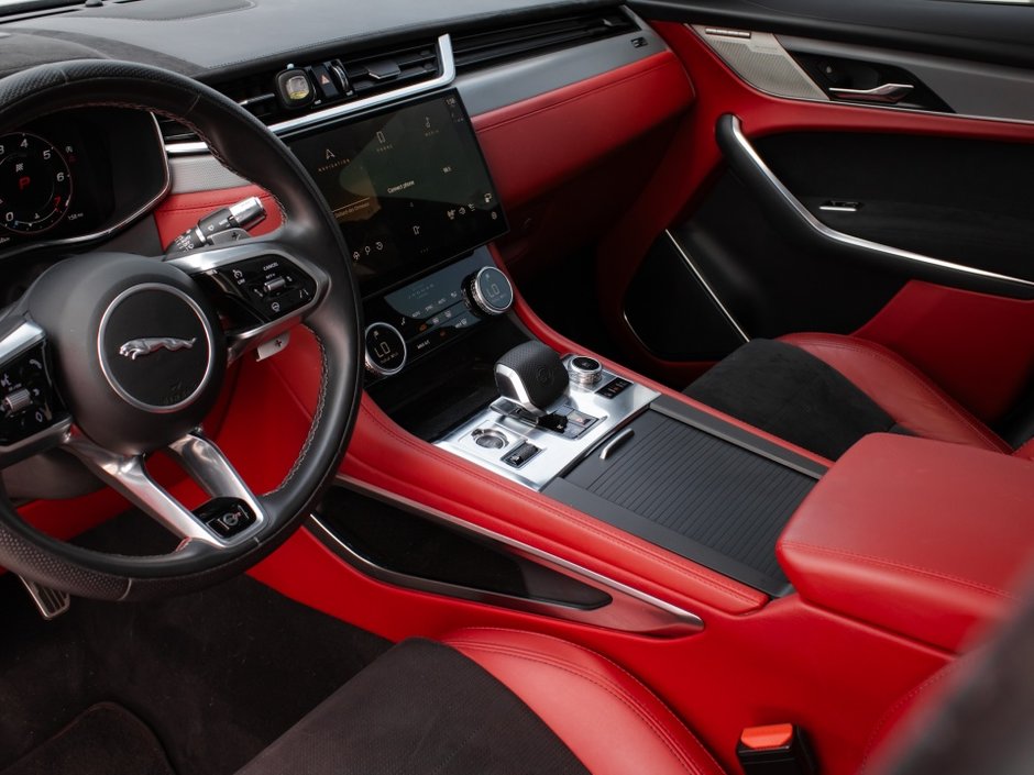 2021 Jaguar F-PACE P550 SVR-13