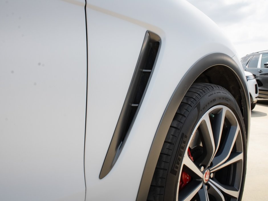 2021 Jaguar F-PACE P550 SVR-34