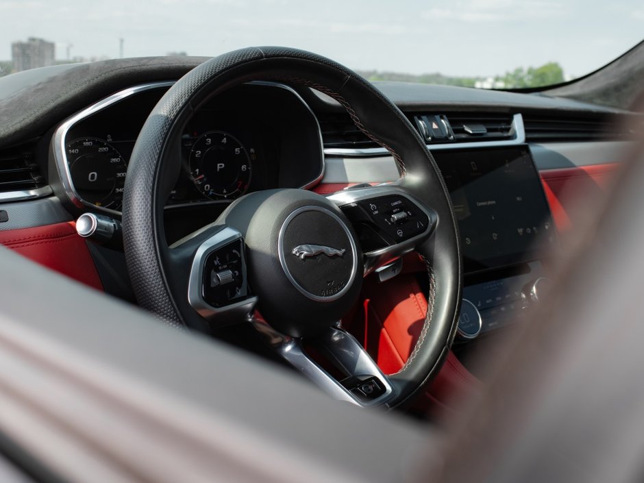2021 Jaguar F-PACE P550 SVR-33