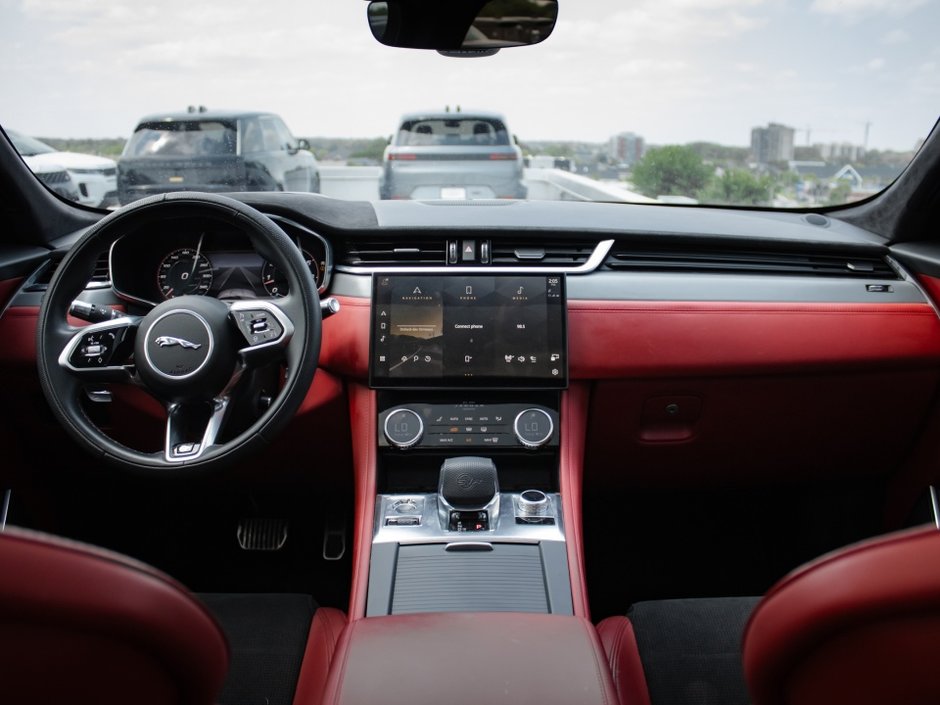 2021 Jaguar F-PACE P550 SVR-17