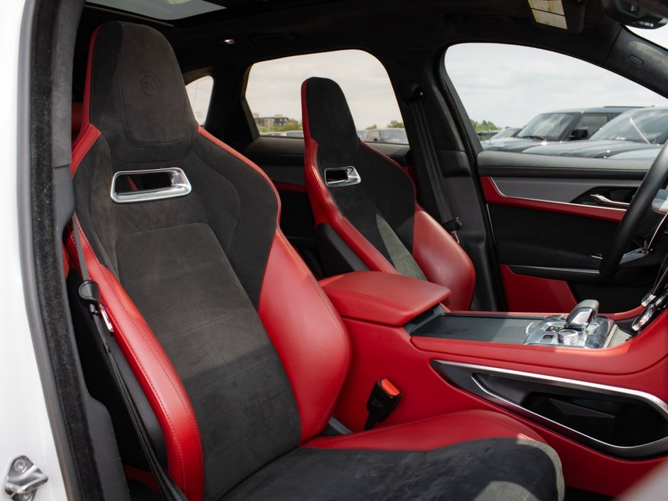 2021 Jaguar F-PACE P550 SVR-31