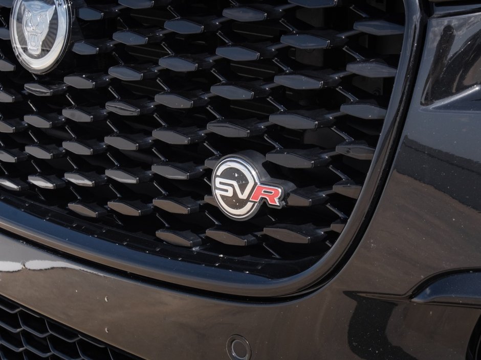 Jaguar F-PACE P550 SVR 2021-16