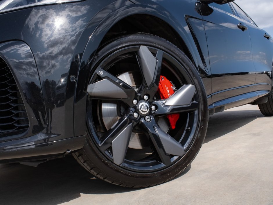 Jaguar F-PACE P550 SVR 2021-20