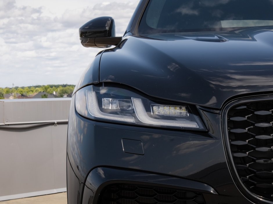 Jaguar F-PACE P550 SVR 2021-14