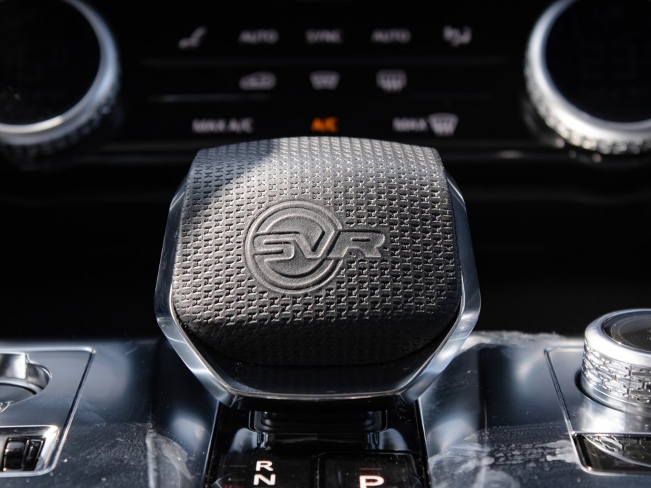 Jaguar F-PACE P550 SVR 2021-6