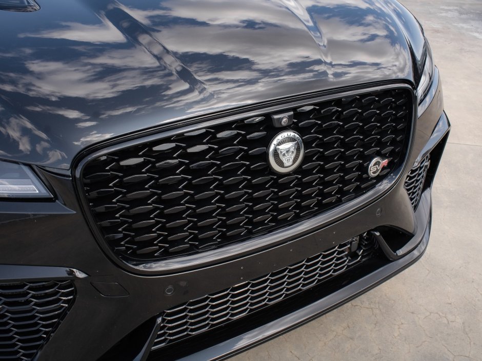 Jaguar F-PACE P550 SVR 2021-15