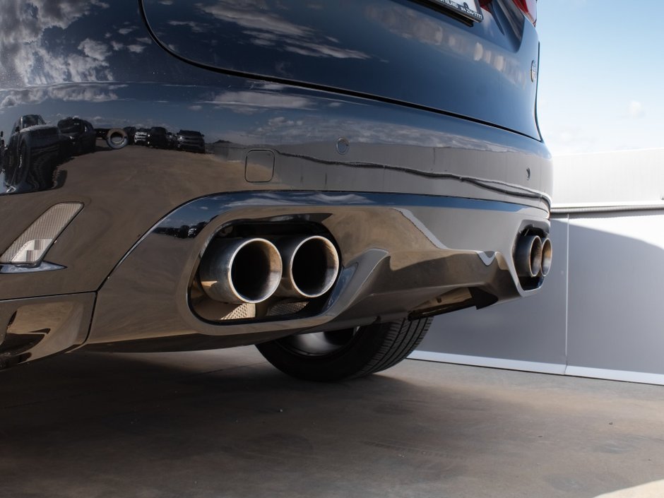 Jaguar F-PACE P550 SVR 2021-19