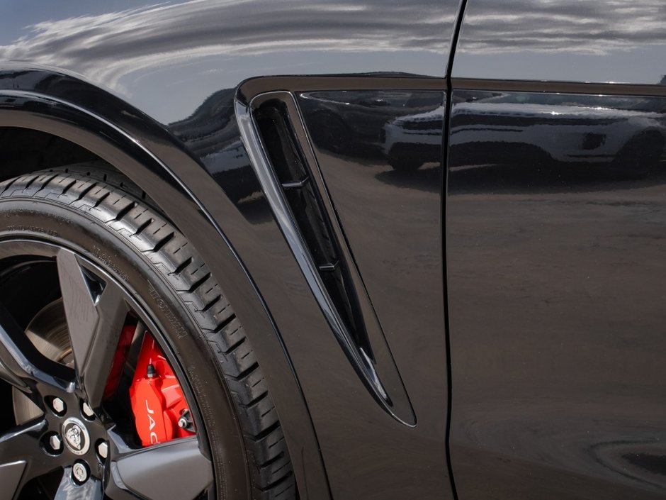 Jaguar F-PACE P550 SVR 2021-18