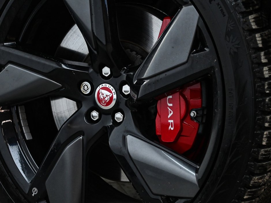 Jaguar F-PACE P550 SVR 2021-32