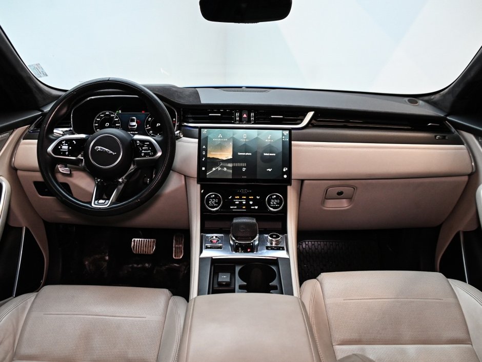Jaguar F-PACE P550 SVR 2021-13