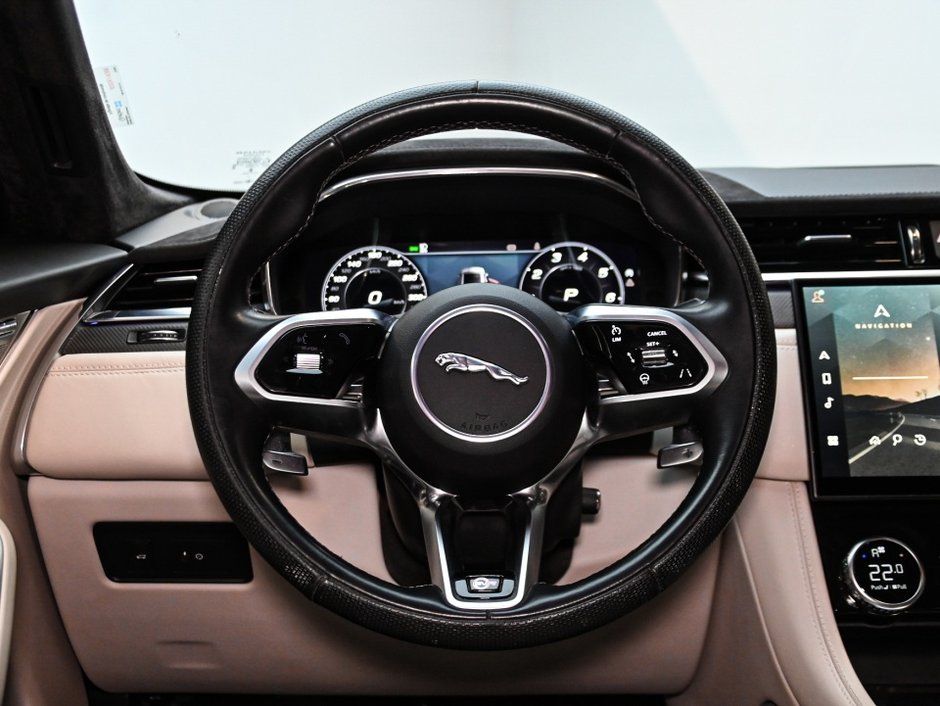 Jaguar F-PACE P550 SVR 2021-15