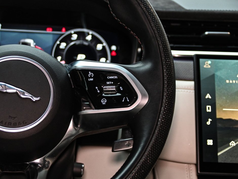 Jaguar F-PACE P550 SVR 2021-17