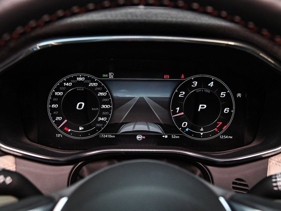 Jaguar F-PACE P550 SVR 2021-14