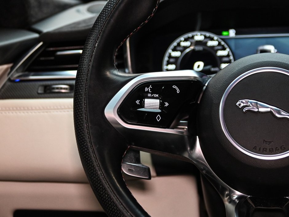 Jaguar F-PACE P550 SVR 2021-16