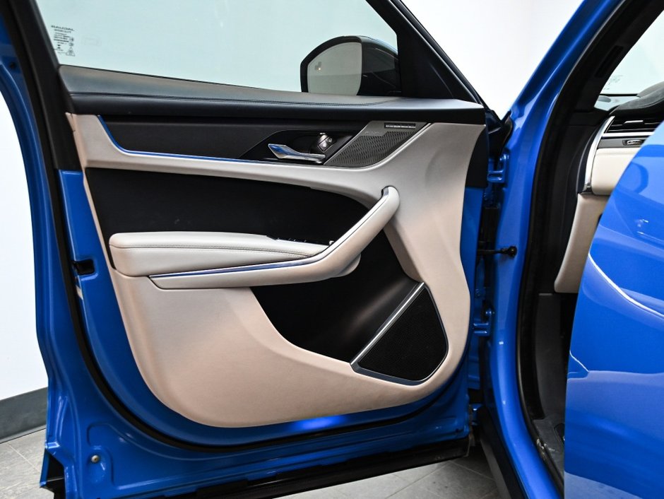 Jaguar F-PACE P550 SVR 2021-10