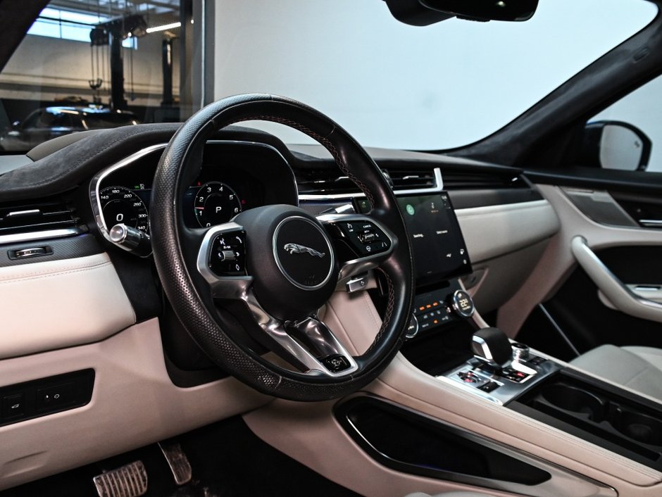 Jaguar F-PACE P550 SVR 2021-2