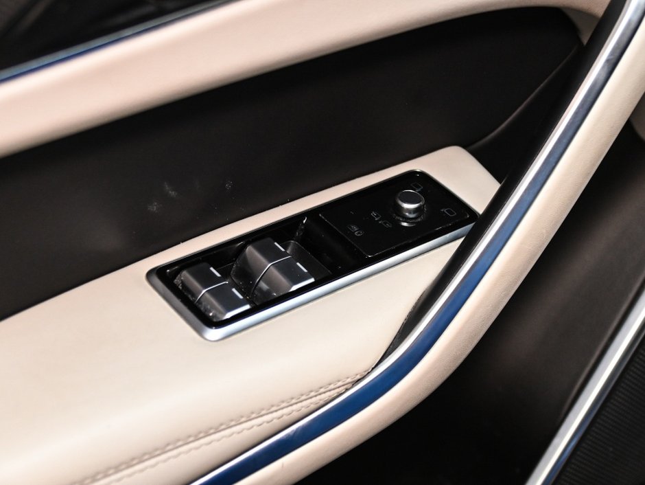 Jaguar F-PACE P550 SVR 2021-9