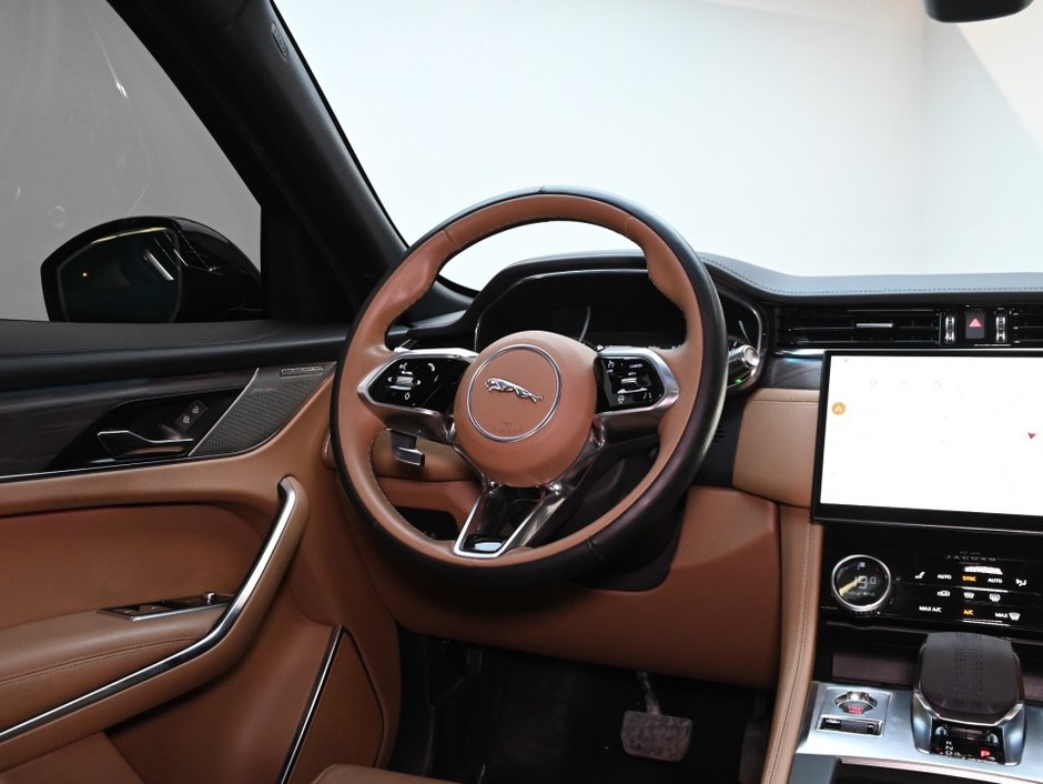 2022 Jaguar F-PACE P250 S-28