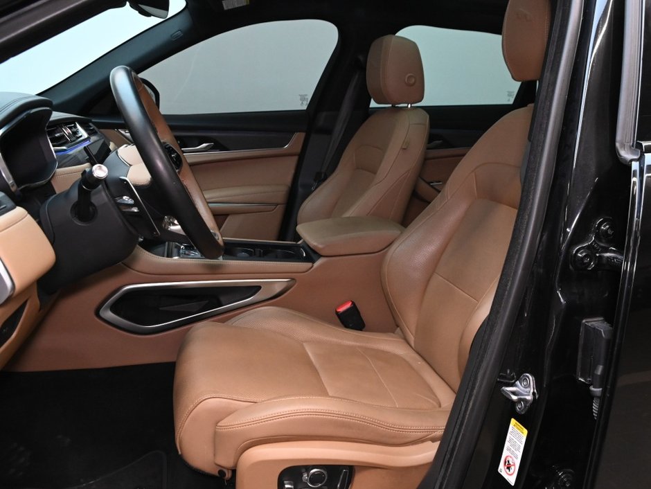 2022 Jaguar F-PACE P250 S-8