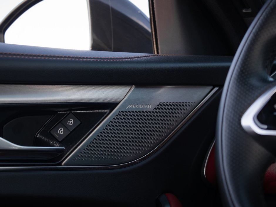 Jaguar F-PACE R-Dynamic S 2023-10