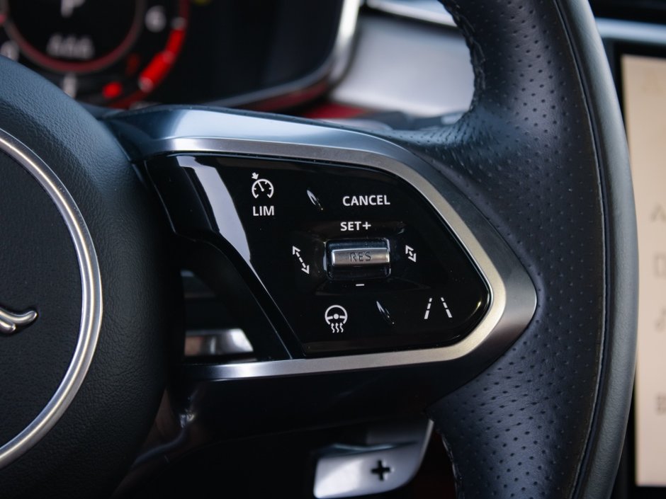 Jaguar F-PACE R-Dynamic S 2023-23