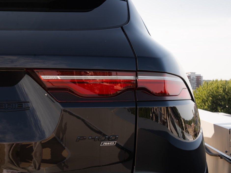 Jaguar F-PACE R-Dynamic S 2023-31