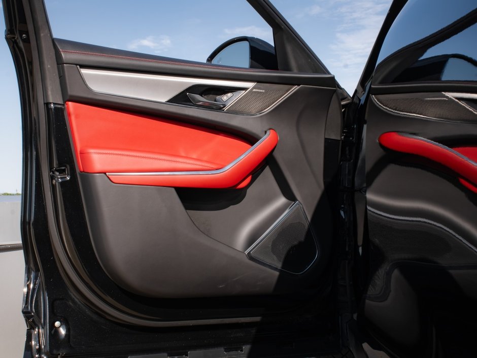 Jaguar F-PACE R-Dynamic S 2023-8