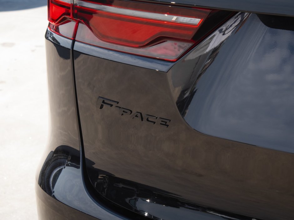 Jaguar F-PACE R-Dynamic S 2023-32