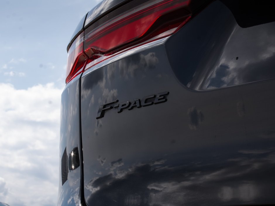 Jaguar F-PACE R-Dynamic S 2023-36