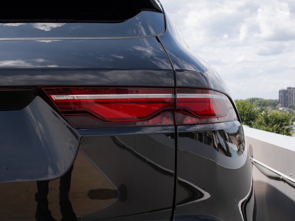 Jaguar F-PACE R-Dynamic S 2023-37